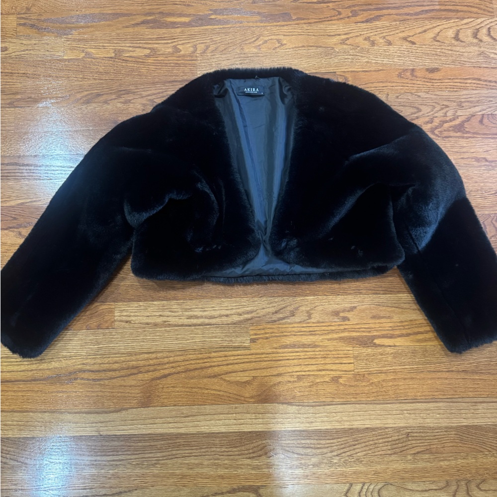 AKIRA Elegant Black Plush Bolero